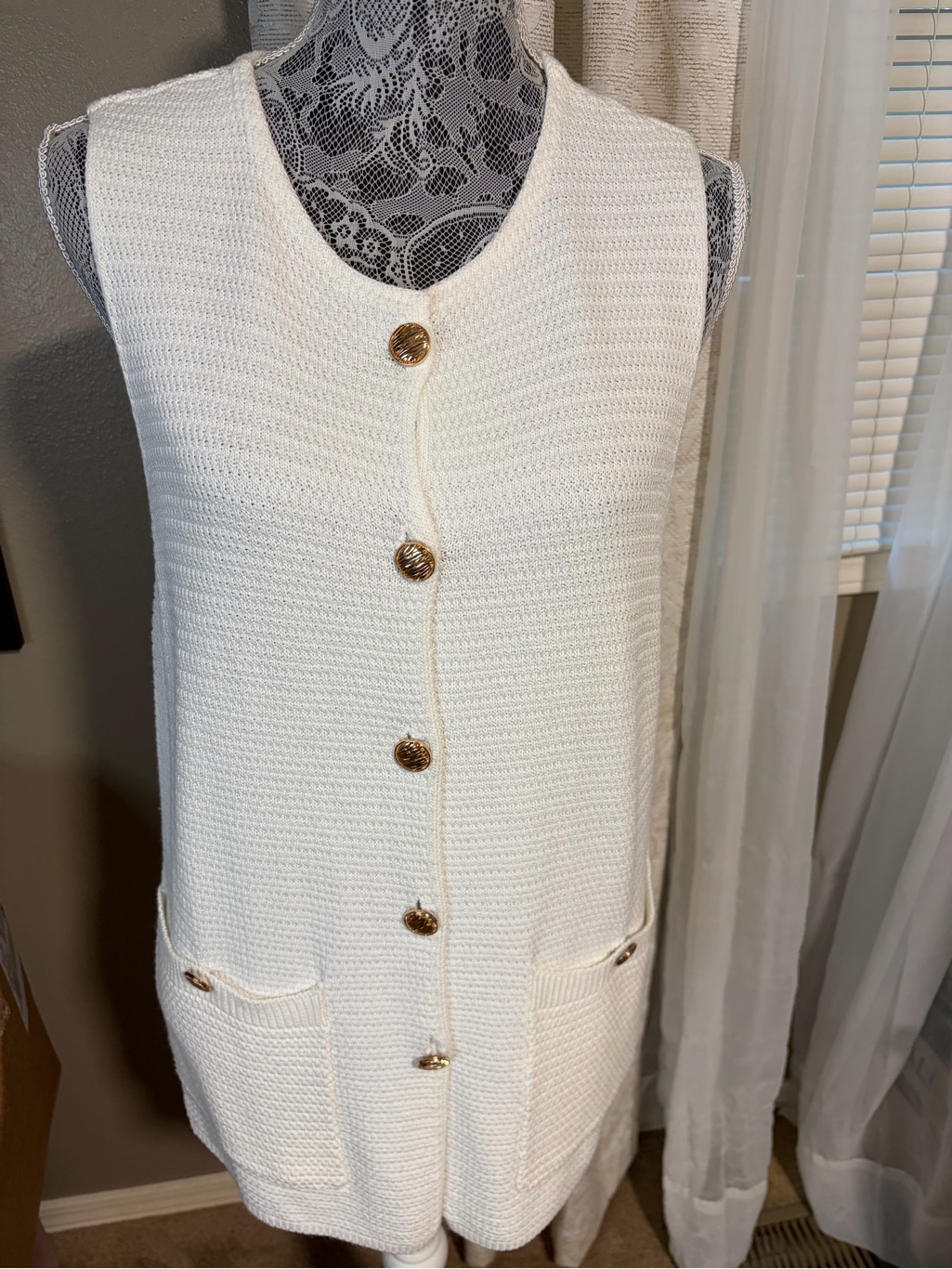 Nwt! Sleeveless Button-Front Knit Tunic Vest In White With Gold Button, Size L